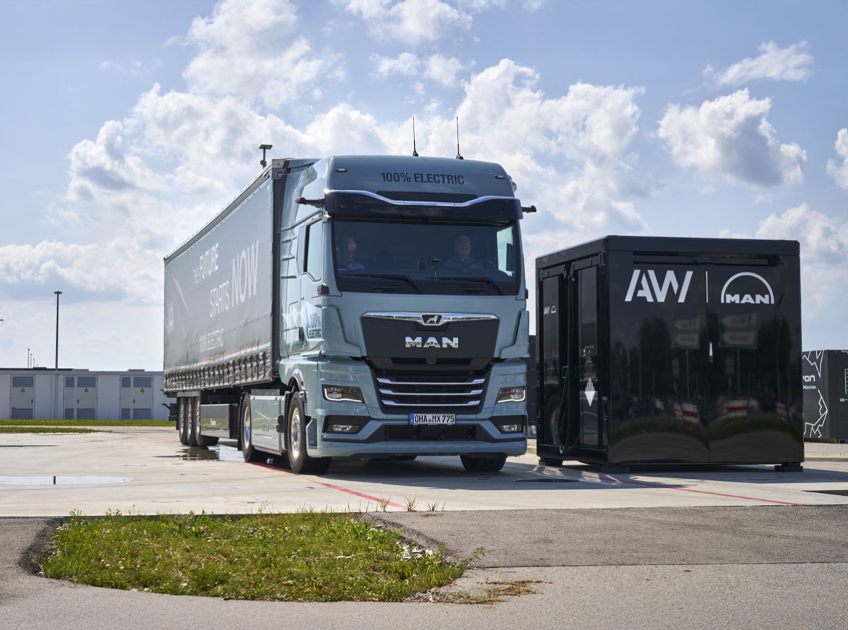 man-truck-bus-presente-avec-aw-automotive-le-smart-charging-cube