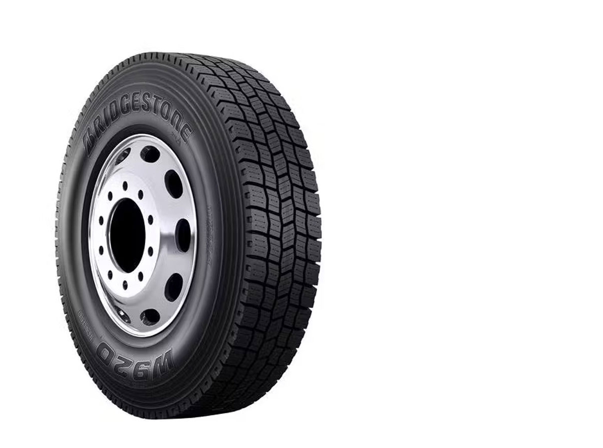 bridgestone-lance-son-pneu-de-camion-homologue