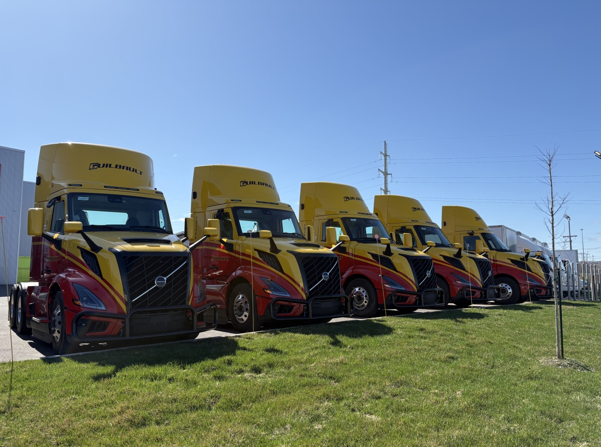 vente-record-pare-centre-du-camion-livre-au-groupe-guilbault-la-plus-importante-commande-quebecoise-du-tout-nouveau-volvo-vnl-300