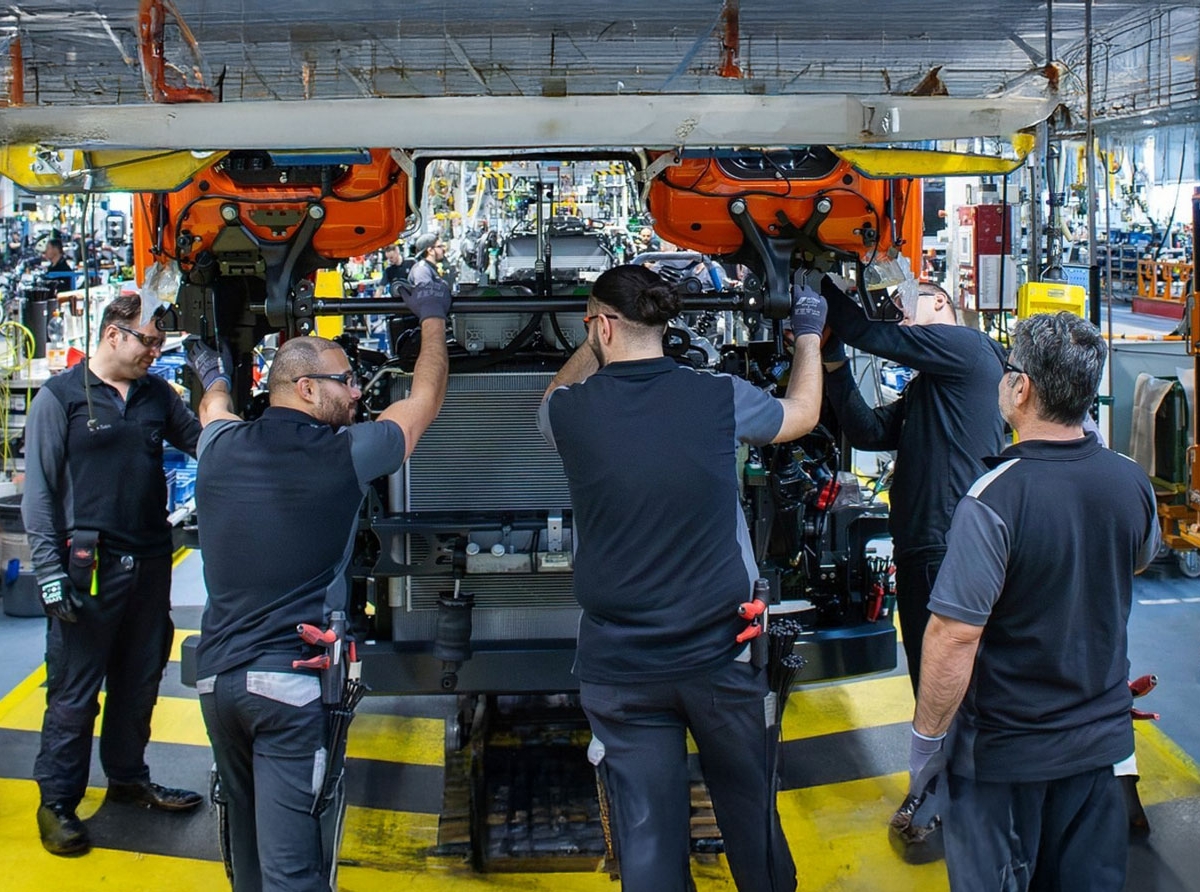 mercedes-benz-debute-la-production-de-son-eactros-400-de-deuxieme-generation