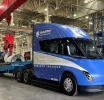 RoadOne achète des camions Tesla