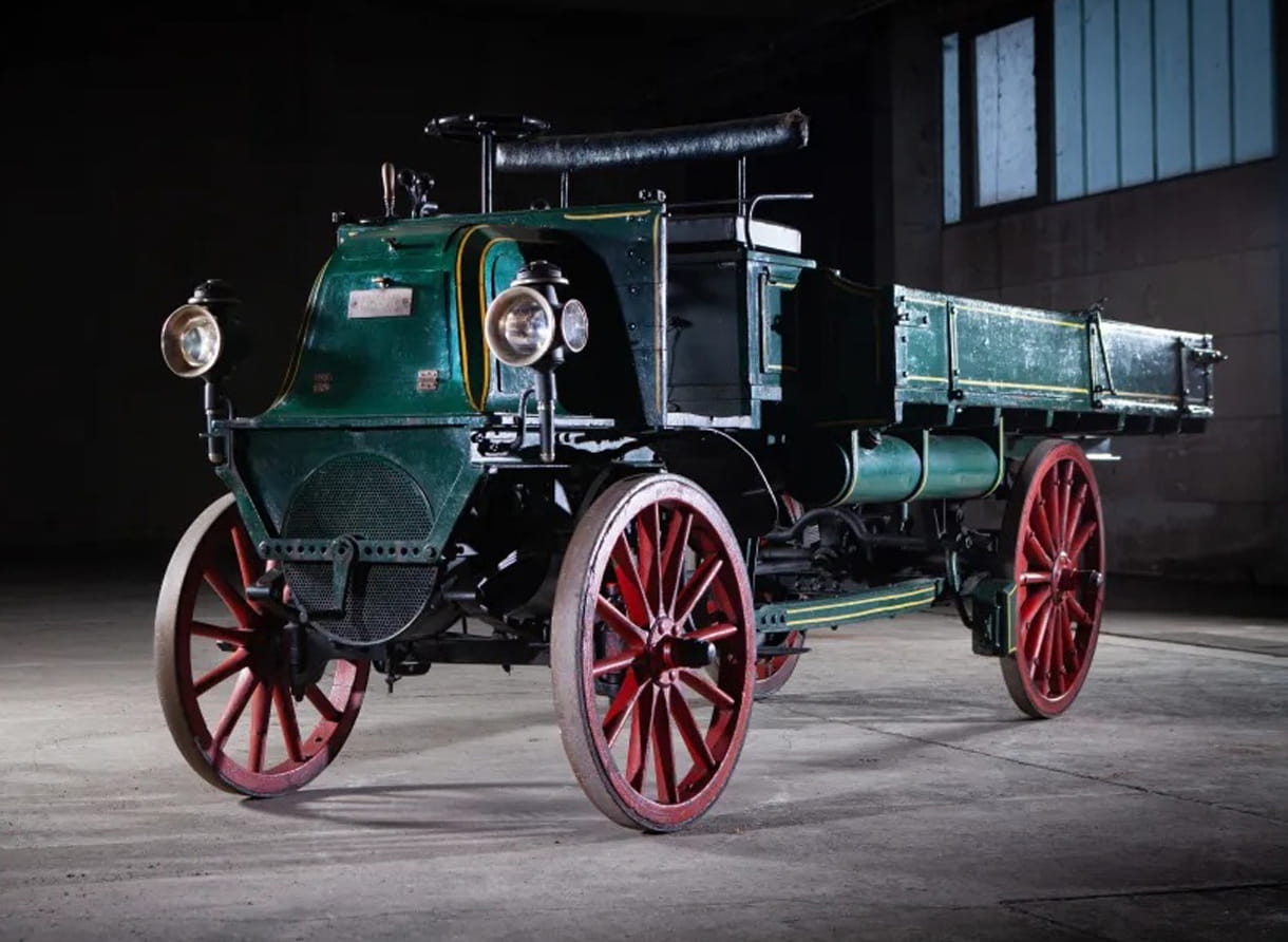 mercedes-benz-celebre-130-ans-de-camions