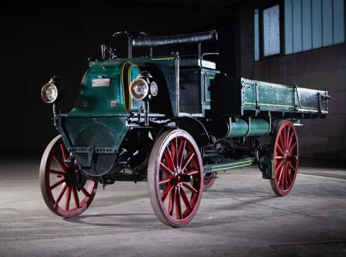 Mercedes-Benz célèbre 130 ans de camions