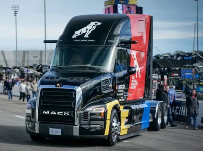 Encore plus de Mack au sein de NASCAR