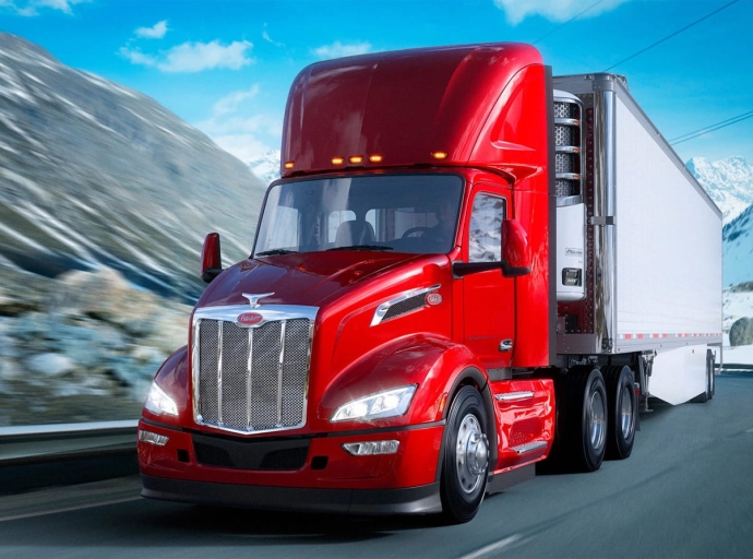 Minimax Express investit dans cinq camions GNC Peterbilt assemblés au Québec grâce à un soutien fédéral