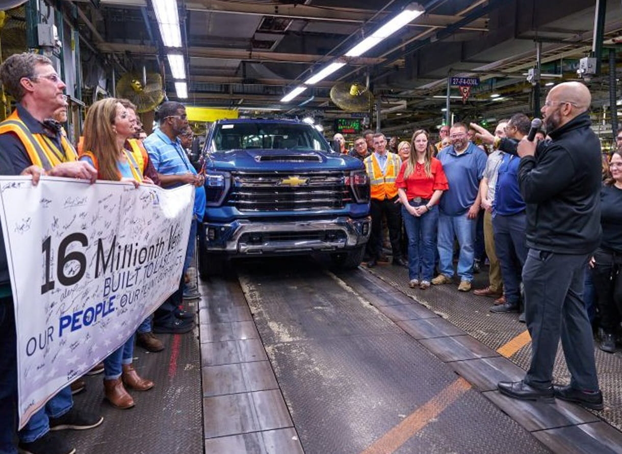 le-16-millionieme-produit-gm-de-lusine-de-flint-est-un-silverado-hd