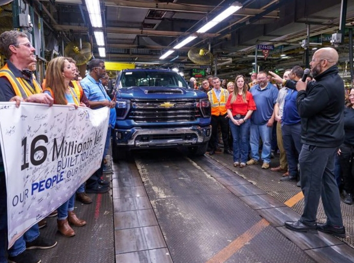 le-16-millionieme-produit-gm-de-lusine-de-flint-est-un-silverado-hd